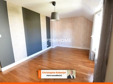 La campagne à la ville ! Jolie maison de 118m2 habitables avec garage et cour  dans le quartier prisé de Chalon sur Saône et à 350 mètres de l'hyper centre.