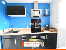 Joli appartement avec balcon et parking dans petite copropriété au pied de tous les commerces et transports de Châtenoy le royal