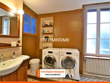 3 possibilités pour cette jolie maison: Maison familiale/ Maison de rapport ou Mixte espace médical/maison de rapport
