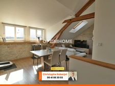 Appartement équipé Atypique T4 avec pierres apparentes dans maison de ville