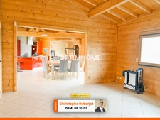 Inédit et rare sur le département: Maison de 220m2 en bois massif sur 2610m2 de terrain clos de murs