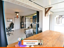 Lumineuse maison familiale de 168m2 au sol sur 2 niveaux et 1.6 hectare de terrain + 276m2 de dépendances