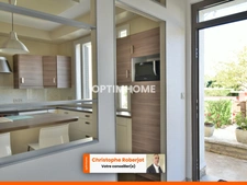 La campagne à la ville ! Jolie maison de 118m2 habitables avec garage et cour  dans le quartier prisé de Chalon sur Saône et à 350 mètres de l'hyper centre.