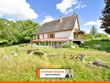 RARE dans la Côte Chalonnaise: Maison de 243 m2 habitable dans un parc arboré de 5000m2  