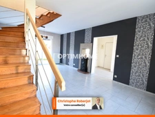 La campagne à la ville ! Jolie maison de 118m2 habitables avec garage et cour  dans le quartier prisé de Chalon sur Saône et à 350 mètres de l'hyper centre.