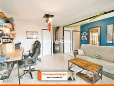 Lumineuse maison familiale de 168m2 au sol sur 2 niveaux et 1.6 hectare de terrain + 276m2 de dépendances