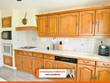 Agréable Maison avec de grands volumes à MESSEY SUR GROSNE (71)