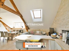 Appartement équipé Atypique T4 avec pierres apparentes dans maison de ville
