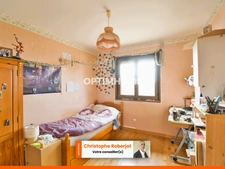Lumineuse maison familiale de 168m2 au sol sur 2 niveaux et 1.6 hectare de terrain + 276m2 de dépendances