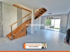 La campagne à la ville ! Jolie maison de 118m2 habitables avec garage et cour  dans le quartier prisé de Chalon sur Saône et à 350 mètres de l'hyper centre.