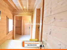 Inédit et rare sur le département: Maison de 220m2 en bois massif sur 2610m2 de terrain clos de murs