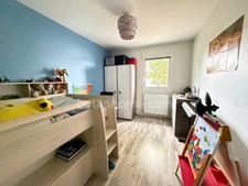 PONT-DU-CHÂTEAU – PLAIN-PIED 92 M² – 3 CHAMBRES – EXTÉRIEUR SOIGNÉ
