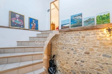 **Coup de cœur – Maison de charme 195 m² avec 2 entrées indépendantes, 2 extérieurs, garage, cave, vue et piscine**