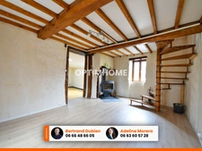 EXCLUSIVITE / Maison de village avec garage et petit jardin / 63190 Moissat