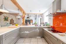 **Coup de cœur – Maison de charme 195 m² avec 2 entrées indépendantes, 2 extérieurs, garage, cave, vue et piscine**