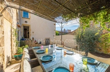 **Coup de cœur – Maison de charme 195 m² avec 2 entrées indépendantes, 2 extérieurs, garage, cave, vue et piscine**
