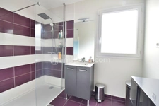 PONT-DU-CHÂTEAU – PLAIN-PIED 92 M² – 3 CHAMBRES – EXTÉRIEUR SOIGNÉ