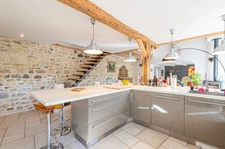 **Coup de cœur – Maison de charme 195 m² avec 2 entrées indépendantes, 2 extérieurs, garage, cave, vue et piscine**