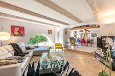 **Coup de cœur – Maison de charme 195 m² avec 2 entrées indépendantes, 2 extérieurs, garage, cave, vue et piscine**
