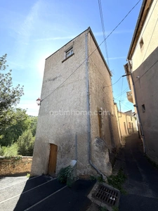 VIC-LE-COMTE – MAISON DE VILLE À RÉNOVER ENTIÈREMENT