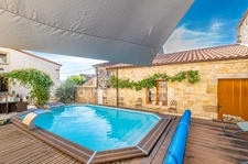 **Coup de cœur – Maison de charme 195 m² avec 2 entrées indépendantes, 2 extérieurs, garage, cave, vue et piscine**