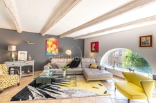 **Coup de cœur – Maison de charme 195 m² avec 2 entrées indépendantes, 2 extérieurs, garage, cave, vue et piscine**