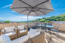 **Coup de cœur – Maison de charme 195 m² avec 2 entrées indépendantes, 2 extérieurs, garage, cave, vue et piscine**