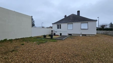Maison rénovée avec hangar – Proche commerces NOYANT (49)