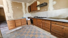 🏡 À vendre – Authentique maison en pierre avec grand terrain et potentiel d’agrandissement