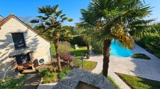 Superbe longère rénovée avec piscine et panneaux photovoltaïques – Sarcé (72)