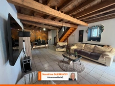 CHARMANTE MAISON DE VILLAGE LOUEE A MEZIN 111 M² 4 PIECES