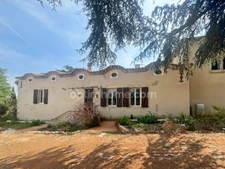 PROPRIETE D'EXCEPTION AVEC 8 HECTARES, 2 LACS - VUE IMPRENABLE SUR LES PYRENES - CASTERA VAERDUZAN (32)