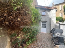 MAISON EN PIERRE + MAISONNETTE + GARAGE 10 PIECES 230 M² 