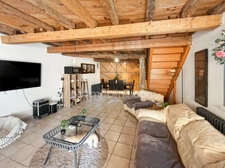CHARMANTE MAISON DE VILLAGE LOUEE A MEZIN 111 M² 4 PIECES
