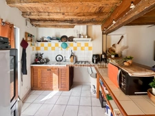 CHARMANTE MAISON DE VILLAGE LOUEE A MEZIN 111 M² 4 PIECES