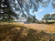 PROPRIETE D'EXCEPTION AVEC 8 HECTARES, 2 LACS - VUE IMPRENABLE SUR LES PYRENES - CASTERA VAERDUZAN (32)
