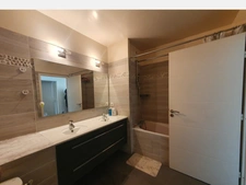 Dpt Hauts de Seine (92), à louer LEVALLOIS PERRET appartement T4   
