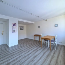 Appartement à vendre studio COURBEVOIE (92) proche quartier d'affaire de la Défense