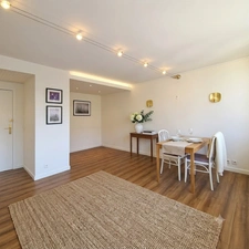 Appartement à vendre studio COURBEVOIE (92) proche quartier d'affaire de la Défense