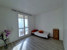 Appartement à vendre 4 pièces avec loggia fermée, cave et parking en sous sol ASNIERES SUR SEINE (92)