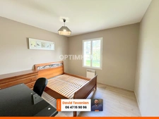 Maison de plain-pied avec garage d'une surface de 117 m², 2 chambres et une buanderie, excellent DPE C dans un environnement très calme sur la commune de Villefranche sur Cher 