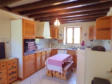 Au coeur du charmant village de Poulaines, une authentique longère de 6 pièces accompagnée de ses dépendances, offrant un cadre de vie paisible et un beau potentiel d'aménagement