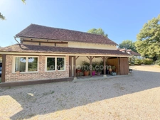 Propriété à vendre 10 pièces MERY SUR CHER (18) dans un environnement très calme et verdoyant. 