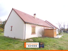 Maison de plain-pied avec garage d'une surface de 117 m², 2 chambres et une buanderie, excellent DPE C dans un environnement très calme sur la commune de Villefranche sur Cher 