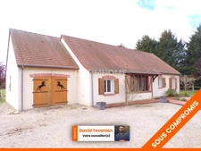 Maison de plain-pied avec garage d'une surface de 117 m², 2 chambres et une buanderie, excellent DPE C dans un environnement très calme sur la commune de Villefranche sur Cher 