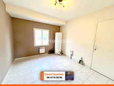 Maison de plain-pied avec garage d'une surface de 117 m², 2 chambres et une buanderie, excellent DPE C dans un environnement très calme sur la commune de Villefranche sur Cher 