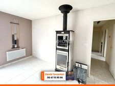 Maison de plain-pied avec garage d'une surface de 117 m², 2 chambres et une buanderie, excellent DPE C dans un environnement très calme sur la commune de Villefranche sur Cher 