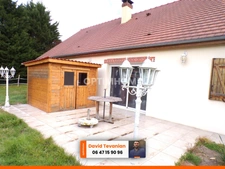 Maison de plain-pied avec garage d'une surface de 117 m², 2 chambres et une buanderie, excellent DPE C dans un environnement très calme sur la commune de Villefranche sur Cher 