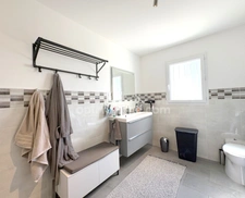 ROMORANTIN-LANTHENAY – Élégante maison contemporaine de plain-pied de 138 m² avec 4 chambres, garage et terrain paysagé de 717 m².