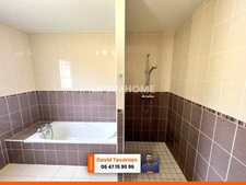 Maison de plain-pied avec garage d'une surface de 117 m², 2 chambres et une buanderie, excellent DPE C dans un environnement très calme sur la commune de Villefranche sur Cher 